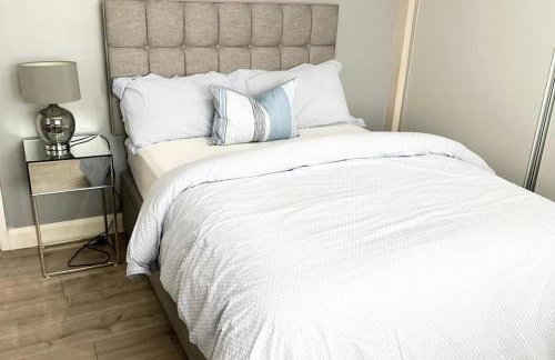 4 Bed House-Garden-Parking-15 min Elizabeth Line - Foto 32