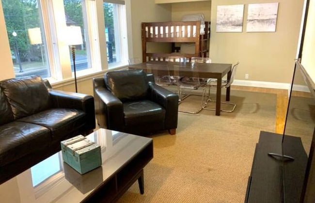 Professional Three Bedroom Condo Suite - Foto 11