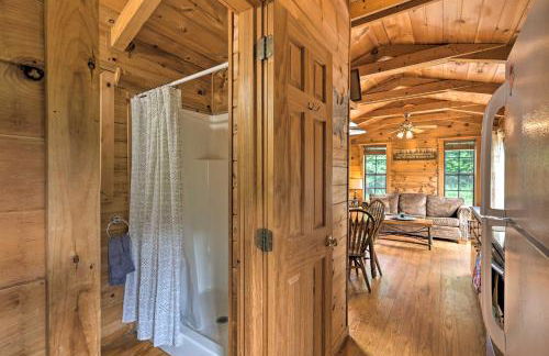Quaint Log Cabin with Views Near West Jefferson - Foto 16