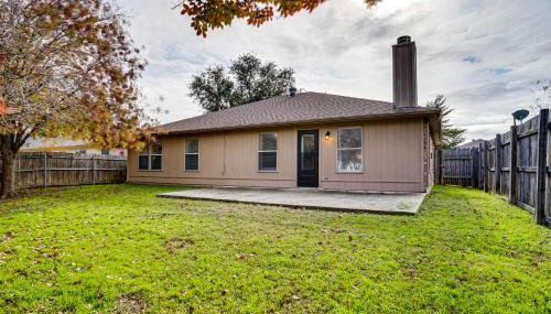 Family Getaway with Fenced Yard in Haltom City! - Foto 3