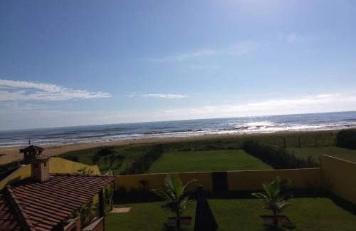 Cabo Frio, Piscina de frente pro Mar, Pé na areia - Foto 4