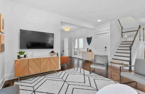 Tranquil East Nashville Zen Retreat with 2 Patios, Garage Parking, Yoga Mats Included, Covered Patio and Deck, Walk to Five Points Dining & Bars, Board Games, 10 Min to Broadway, 24 Hr Hospitality - Foto 16