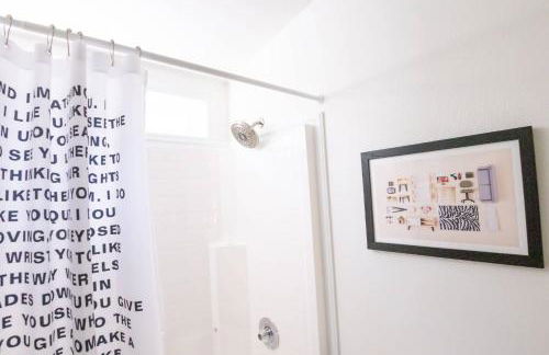 Saltwater Hot Tub, Forest Retreat, Minutes to Town - Foto 33