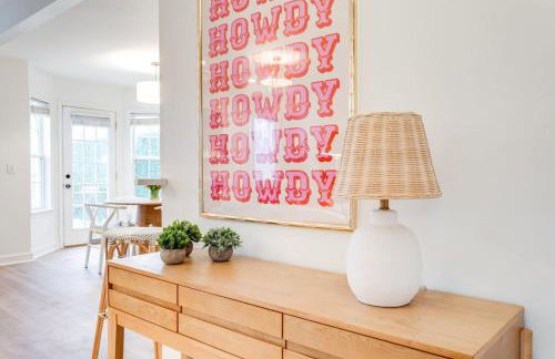 Stylish New 3BR 2.5BA Fire Pit Fence yard - Foto 12