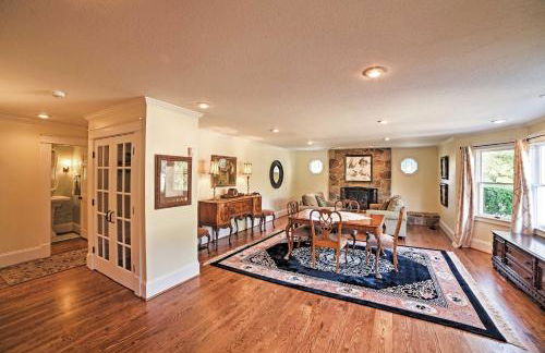 Spacious and Stunning Cleveland Getaway on 1 Acre - Foto 4