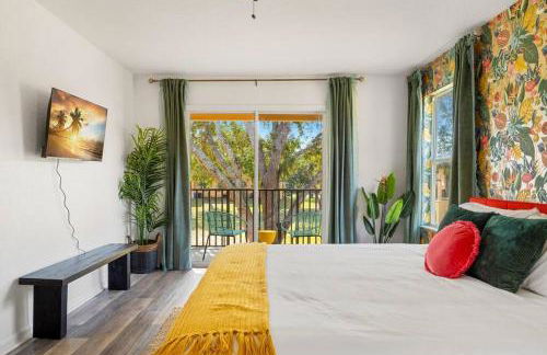 Disney World Cinderella Castle Lazy River Pool & Game Room - Foto 25