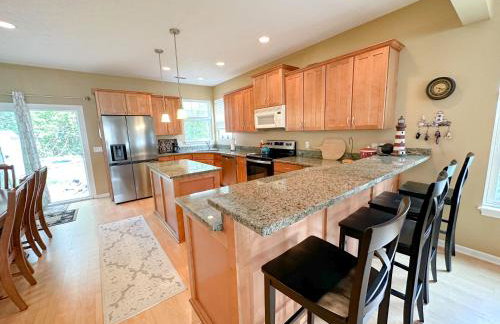 5 Bedroom Home in Old Homestead II - Photo 6