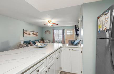 Beach access close to Walmart, Bowling,skating and Game room - Photo 18