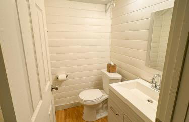 Built 2016 Pristine Lake House for Boating, Remote Work, Hiking and Relaxing - Foto 19