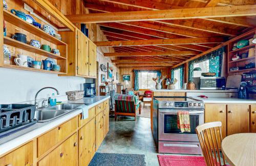 Peaceful 2BR Lakefront Cabin w/ New Dock - Foto 14
