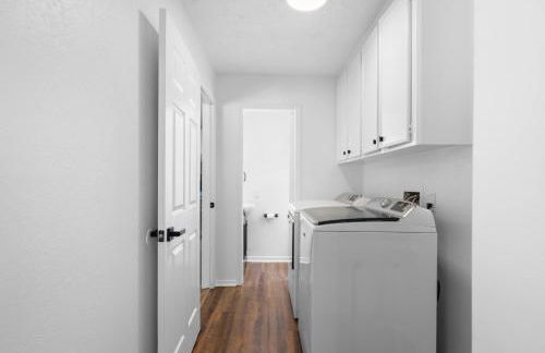 The Pines I Sleeps 12 I Private Pool I Patio & BBQ - Foto 32