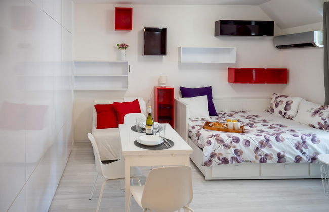 Colorful Studio With Balcony - Free Parking - Foto 4