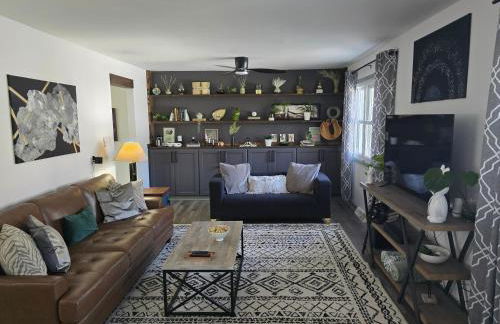 Spacious, Renovated, 5-bedroom Retreat, Near I-85 - Photo 3