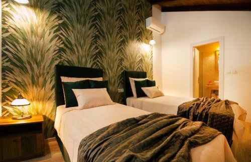 Luxury Villa Nature with heated private pool, sauna & fire pit, a short walk to the beach - Photo 66