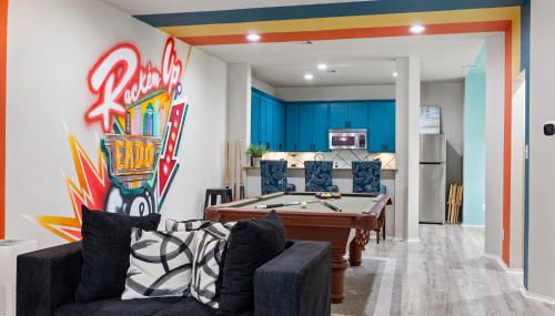 Modern 3-Story Townhome w Pool Table, Sleeps 10 Near Stadiums - Foto 5, Game Room