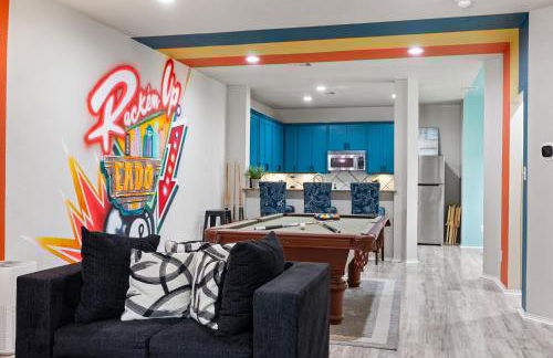 Modern 3-Story Townhome w Pool Table, Sleeps 10 Near Stadiums - Foto 5