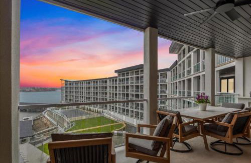 Family-Fun Lakeside Luxury at Topsider in Osage w/ 2 Pools, Prime Views Pack N' Play & Games - Foto 33