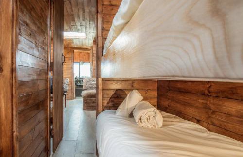 American School Bus - 1 Bedroom - Blossom Farm - Tiers Cross - Foto 24