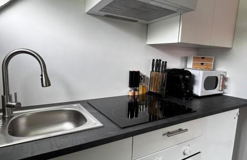 FlattyOne Ruhrgebiet - Schlafkomfort und Anbindung - neu renoviert - Photo 4