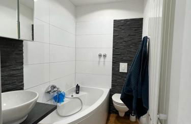 Gemütliche Altbauwohnungen mit Einzelzimmern und Parkplatz direkt am Haus! - Foto 11