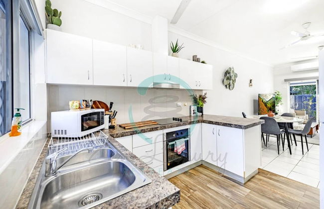 Zen Hideaway Cozy 2BR Haven Office Dual Patio - Foto 10