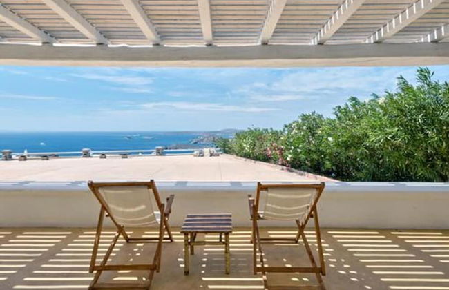 Stunning Villa With Panoramic View - Photo 33