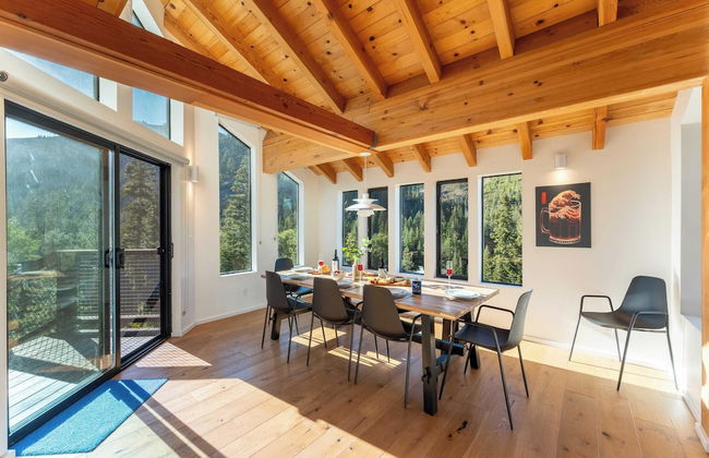 Trapper by Avantstay A+ Interior Design w/ Sauna - Photo 2