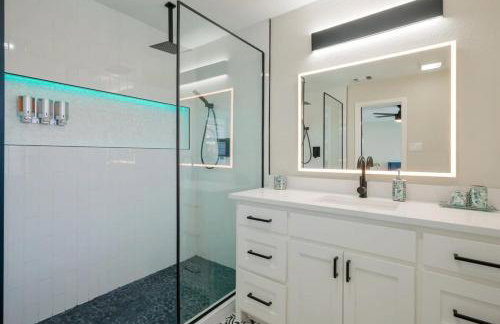 Perfect Getaway Home w Pool Jacuzzi Cinema Room - Foto 19