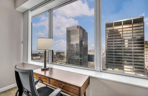 14th Floor Lux Downtown Condo w/ LAKE VIEWS & Gym - Photo 16