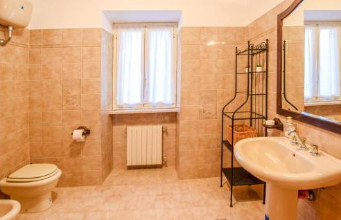 5 Bedroom Beautiful Home In Giove - Foto 38