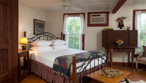 Secluded Cabin Rental with Jacuzzi for Romantic Weekend Getaway near Austin, Texas - Foto 4