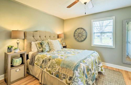 Charming Home with Porch Walk to Greers Ferry Lake! - Foto 11