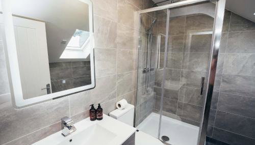 30% off this week only with WiFi and Parking - Foto 5