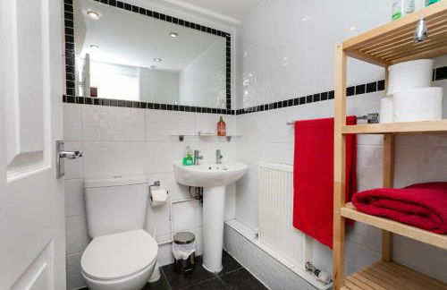 City Centre - Next to Hilton Hotel - Victoria Centre 2 Bedrooms Apartments - Close to Theatre Royal - in Victoria Centre Shopping Centre - 24 Hours Access - Parking Cars or Vans from Five Pounds a Day - Onsite Parking from Ten Pounds a Day - Foto 30