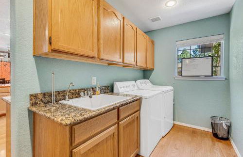 ACE - A Hole in One Right on the Golf Course Hot Tub Mt Views Pines - Foto 42