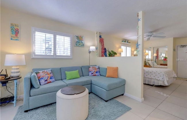 2 Bedroom Waterfront Pool Side - Photo 1