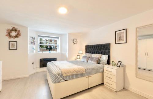 Large One Bedroom Apartments Southsea Sleeps 3 - Free Parking - Foto 6