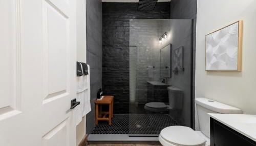 Modern Loft-Style Retreat Near Blenko Glass in Milton, WV - Foto 5