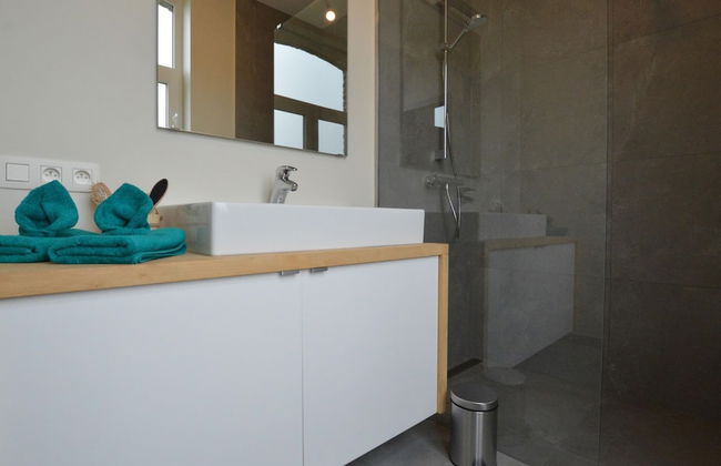 Spacious Holiday Home With Pond in Poperinge - Photo 58