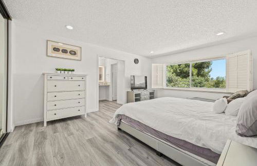 Newly Remodel Luxury Home with Hotel-Like Amenity - Foto 16