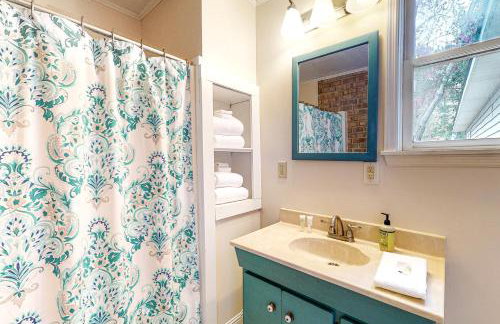 Waterfront Lake Murray Home with Dock Dogs Welcome! - Foto 23