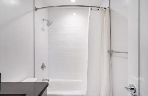 Sharon Green apartments by FantasticStay - Photo 94