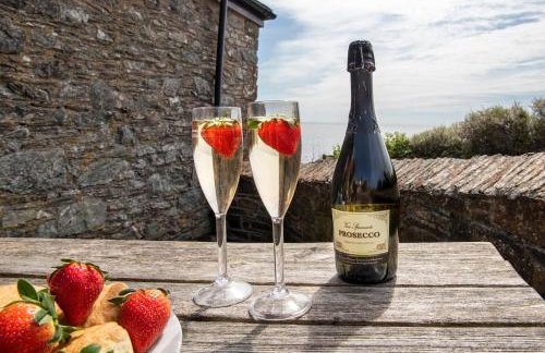 Cosy cottage on the edge of Portwrinkle beach - Photo 17