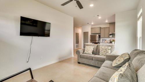 2 Mi to Dtwn Dining! Pet-Friendly Temple Townhome - Foto 1