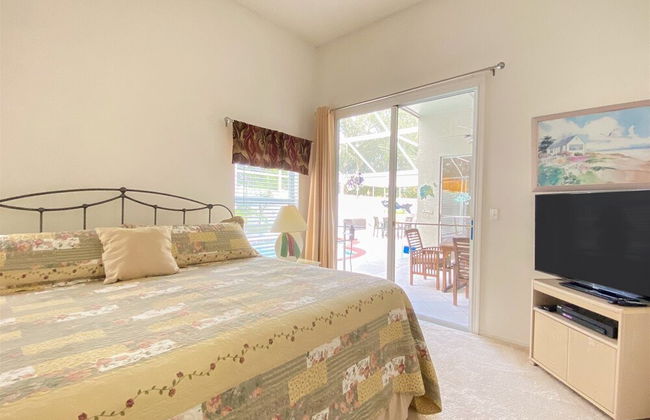 3 Bedroom Home With Private Screened Pool With Rock Waterfall Feature and Gameroom by Florida Dream Homes - Foto 45