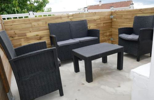 Logement lumineux avec terrasse - Photo 7