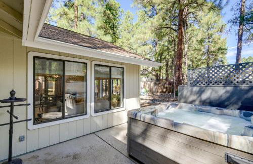 Stylish Flagstaff Hideaway with Hot Tub and Fire Pit! - Foto 25