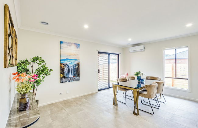 StayAU Charming 4BR Retreat Wyndham Vale - Foto 54