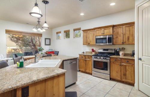 A super variety of games, golf carts, & unique decor near Zion National Park! - Foto 13