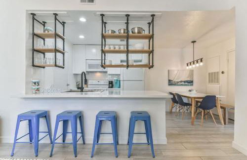 Coastal Paradise Condo with 2 Bedrooms and Pool - Foto 5